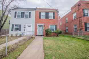 1183 46th Pl Se - Photo 1 of 1