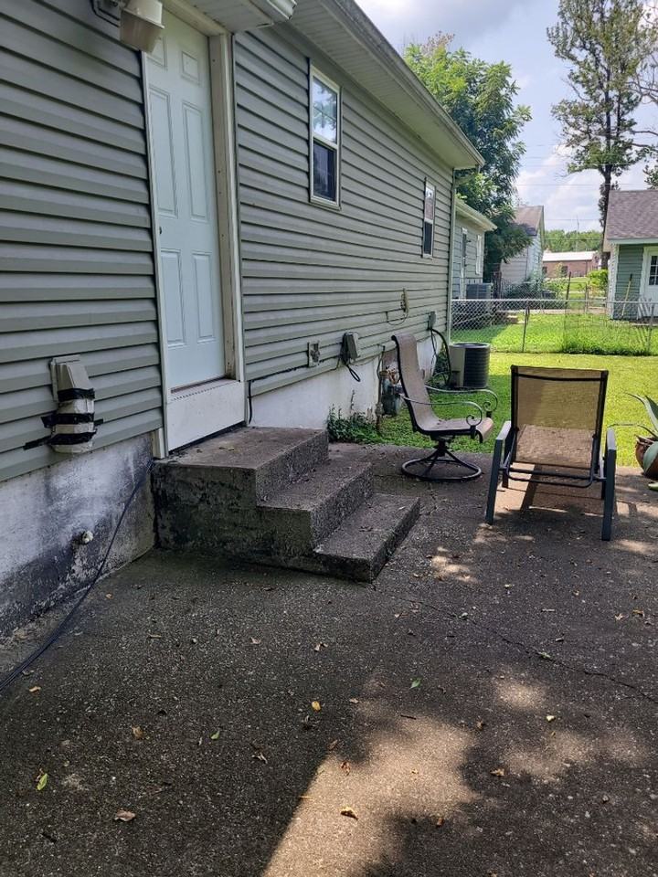 209 Winter Dr - Photo 2 of 10