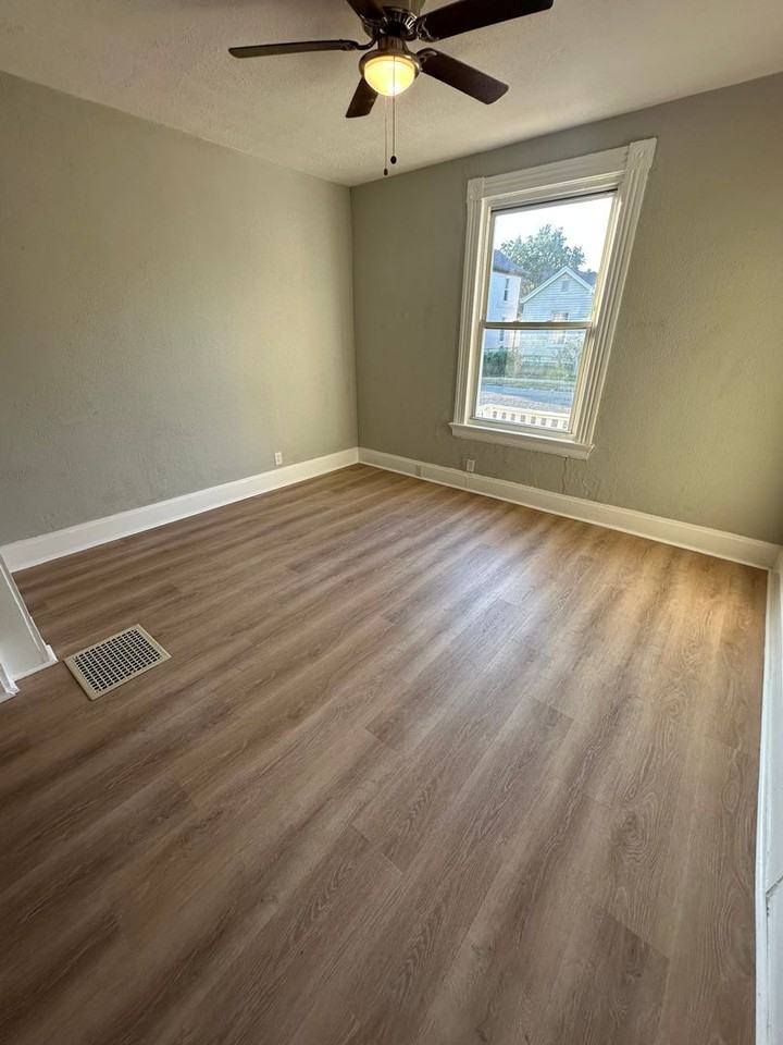 1110 Vine St - Photo 3 of 19