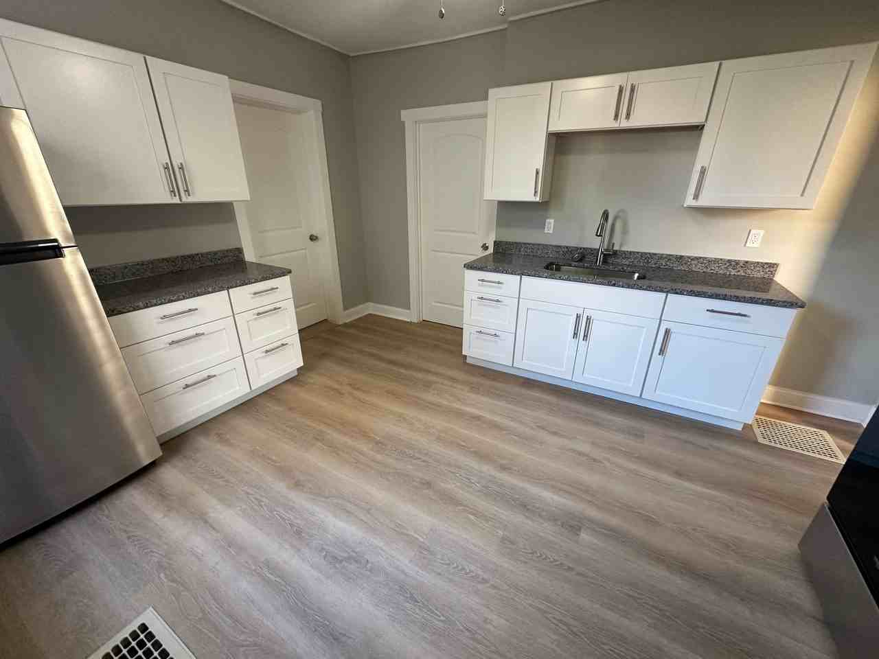 1110 Vine St - Photo 4 of 19