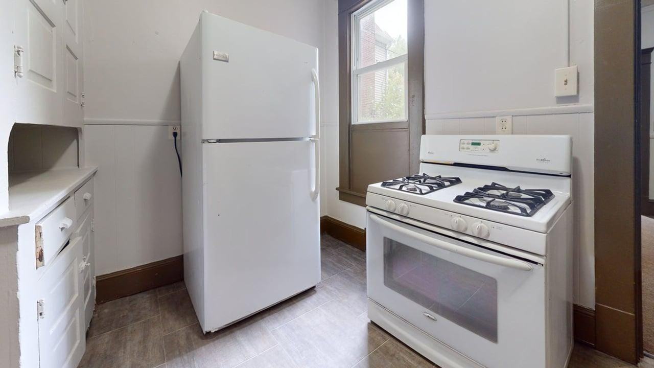 1137 7th St Nw - Photo 5 of 11
