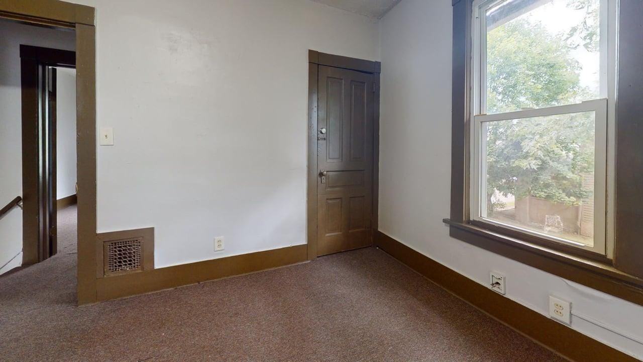 1137 7th St Nw - Photo 7 of 11