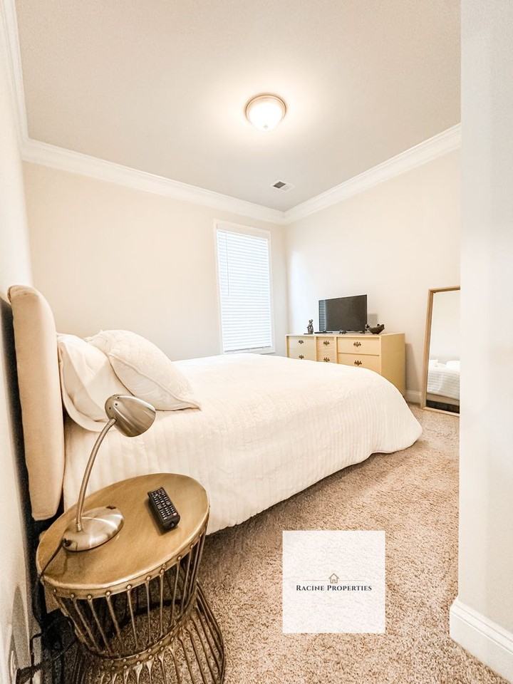 146 Pelham Glen Way - Photo 2 of 16