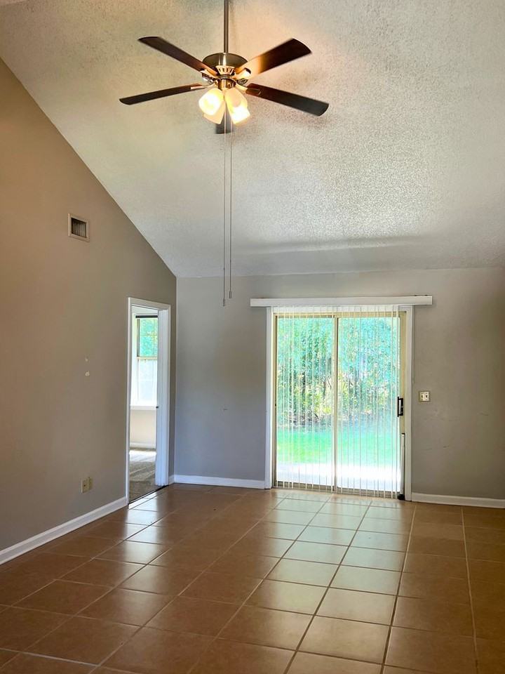 410 Admirals Walk Dr - Photo 2 of 17