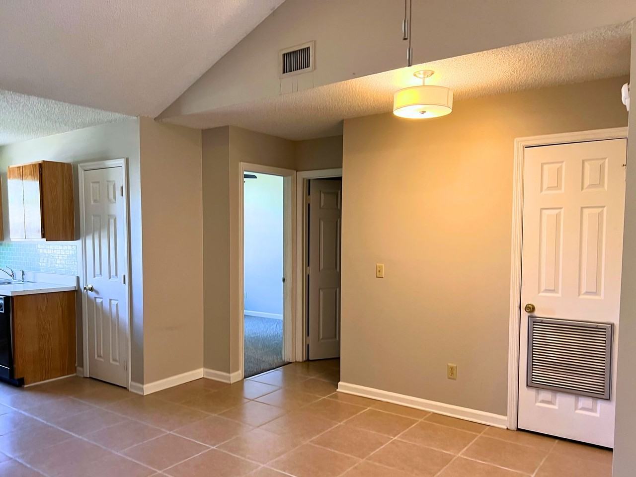 410 Admirals Walk Dr - Photo 3 of 17