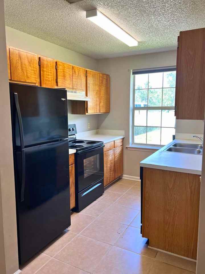 410 Admirals Walk Dr - Photo 6 of 17