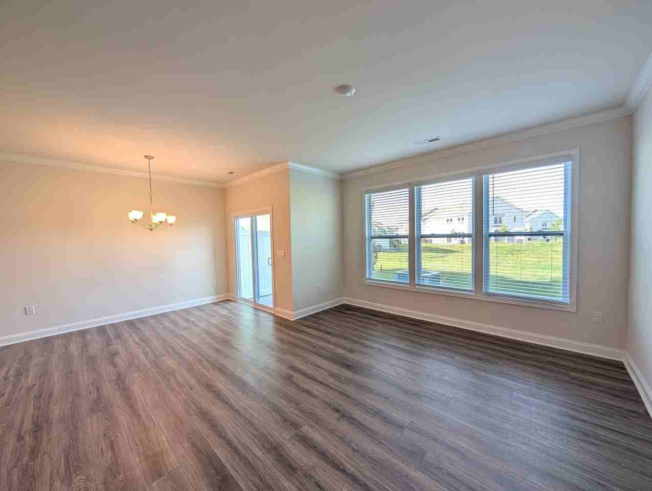 323 Creekview Rd - Photo 3 of 23