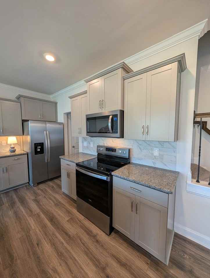 323 Creekview Rd - Photo 5 of 23
