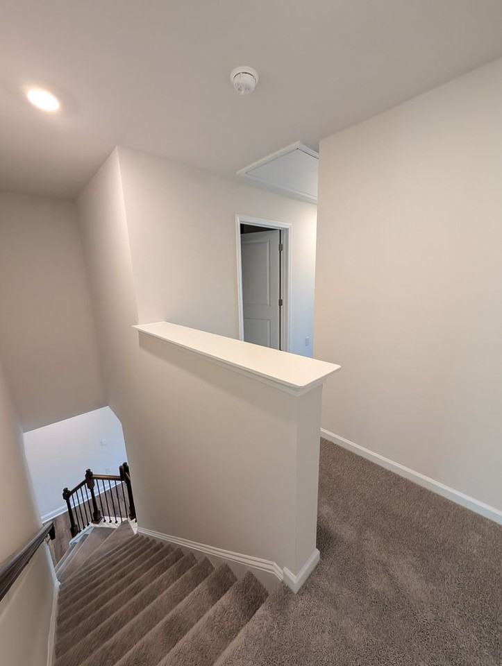 323 Creekview Rd - Photo 7 of 23