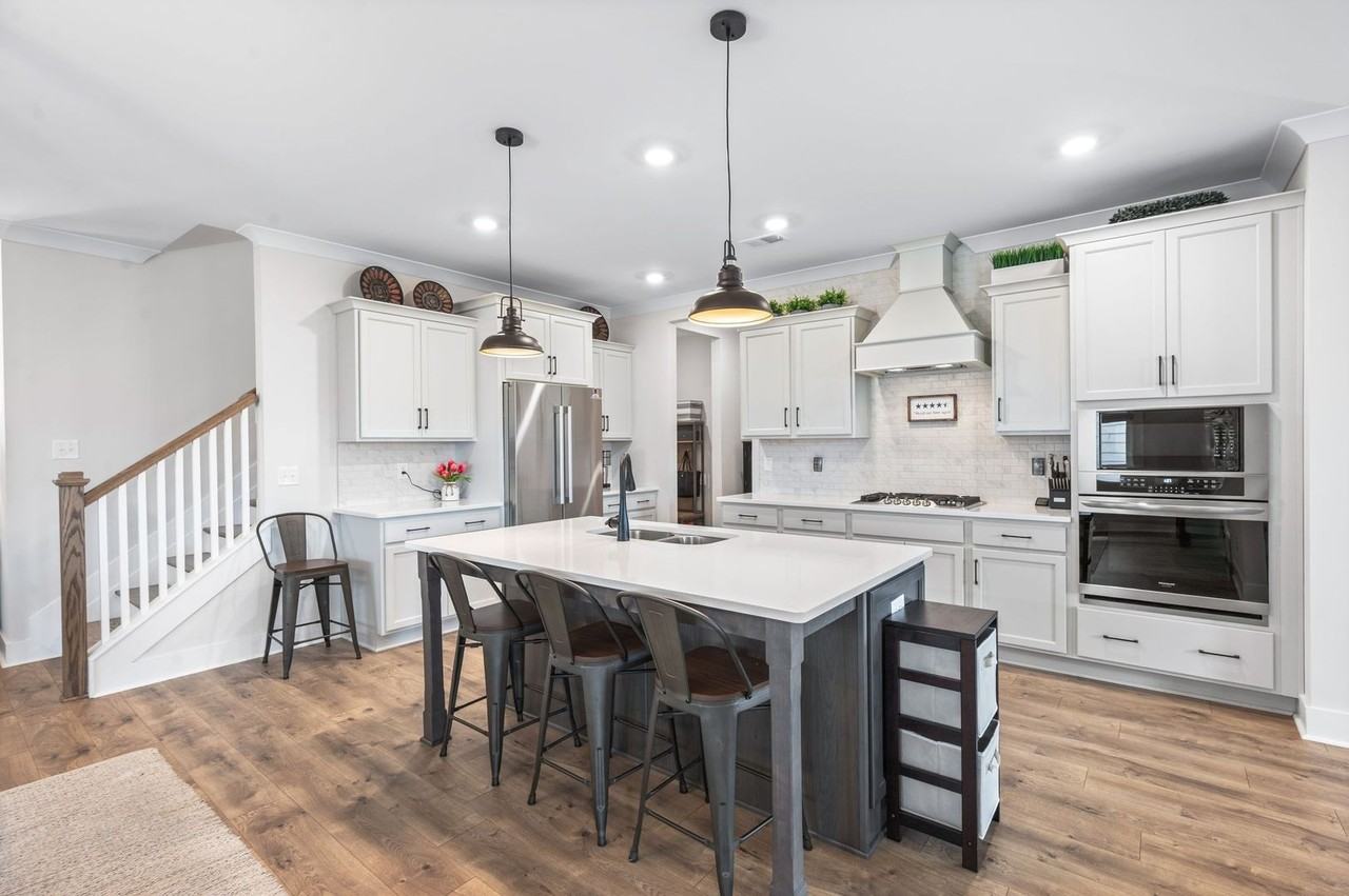 141 Foxhall Dr - Photo 7 of 31