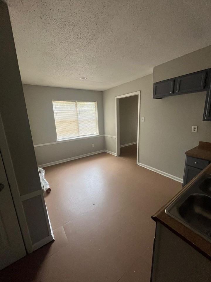 4372 Bluebell St - Photo 5 of 9