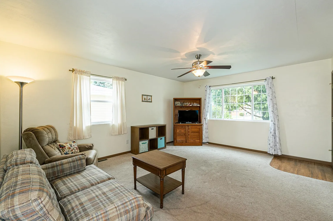 1139 West Hawes Avenue - Photo 2 of 20