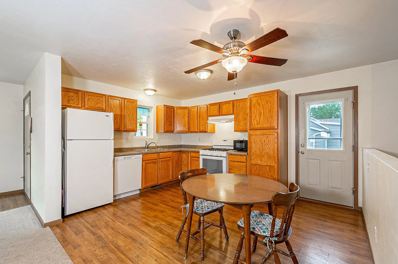 1139 West Hawes Avenue - Photo 5 of 20