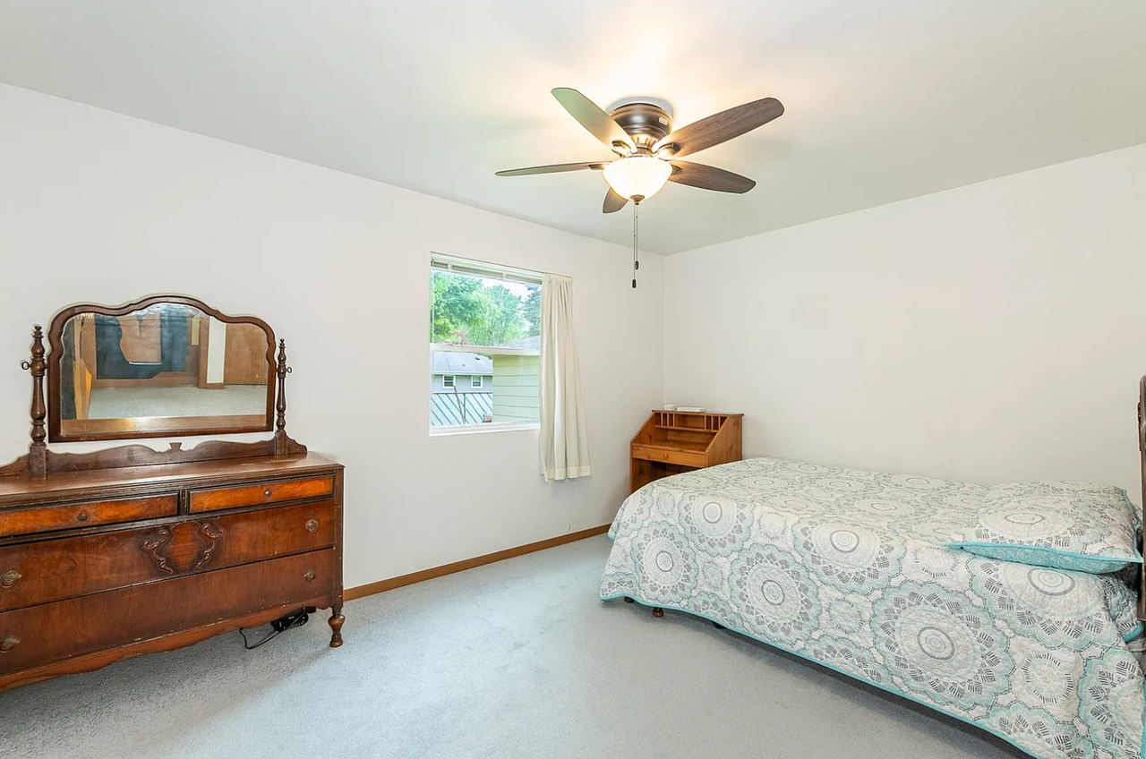 1139 West Hawes Avenue - Photo 7 of 20