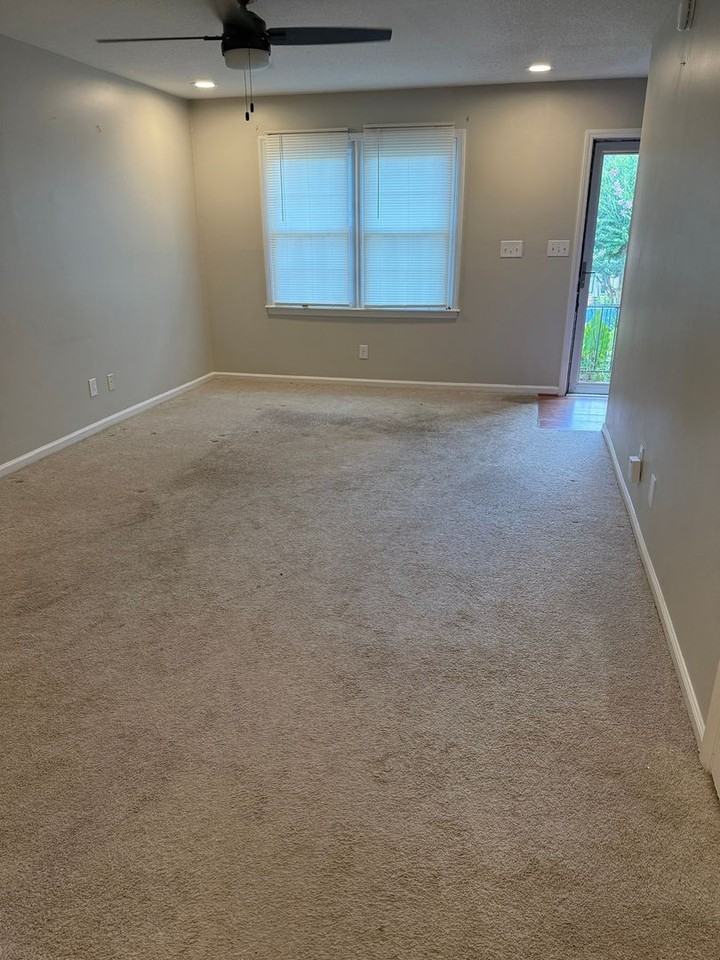 911 Nottingham Drive - Photo 3 of 14