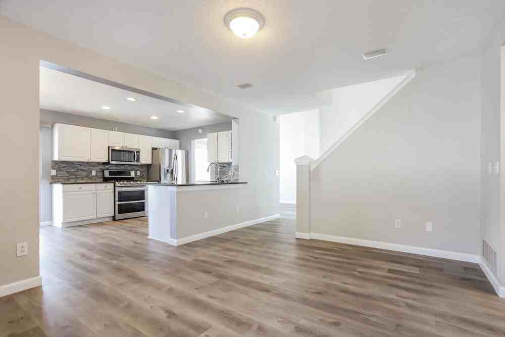 11224 Jordan Ct - Photo 6 of 18