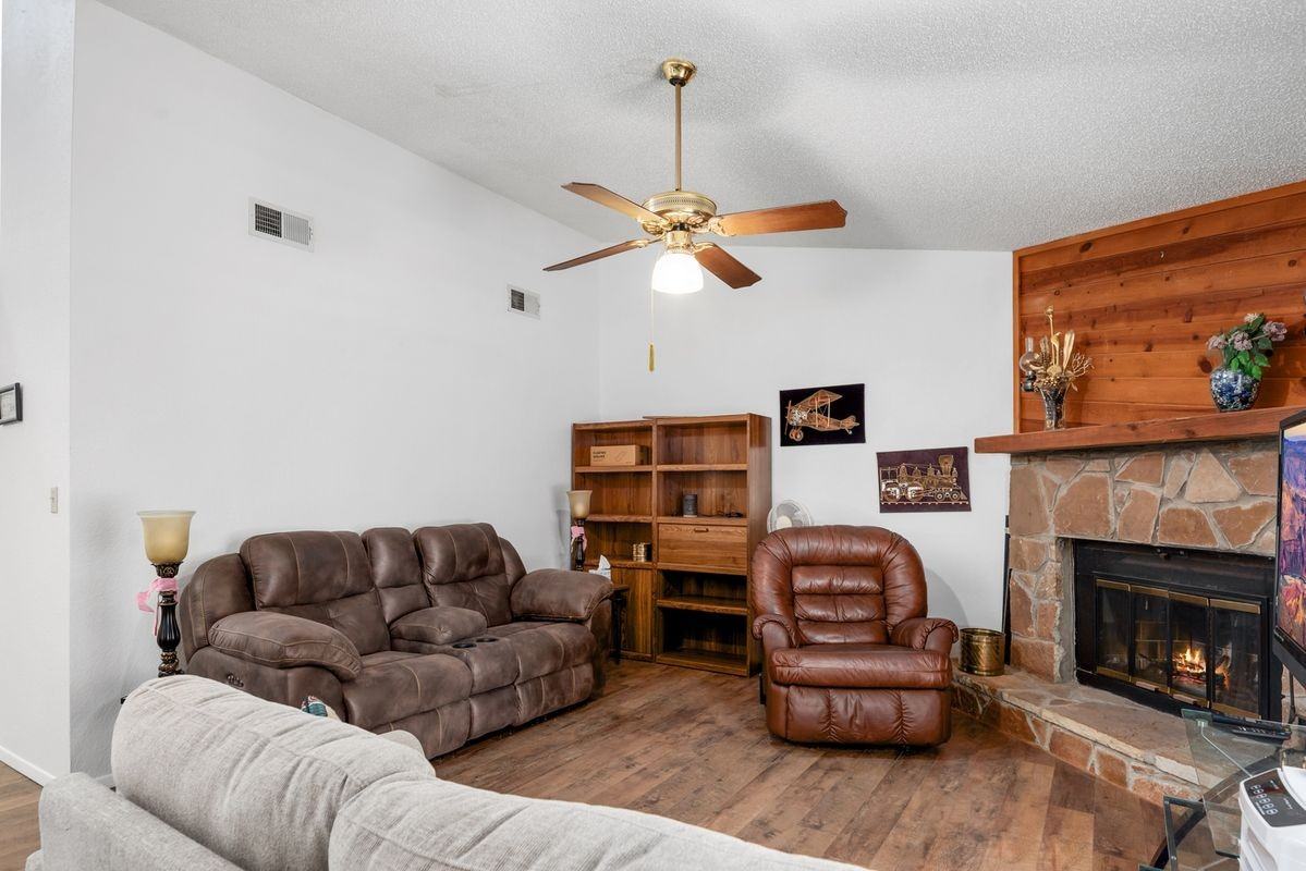 107 Niblic Ct - Photo 3 of 25