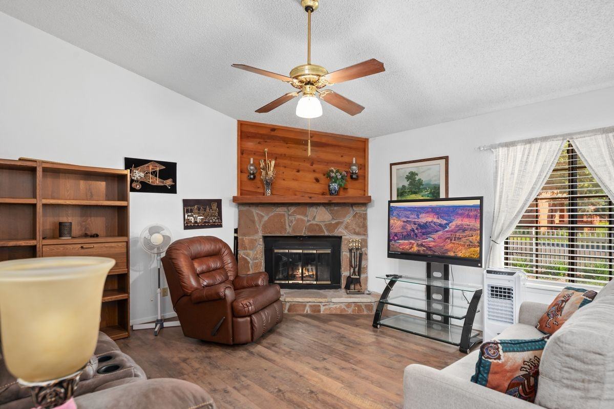 107 Niblic Ct - Photo 4 of 25