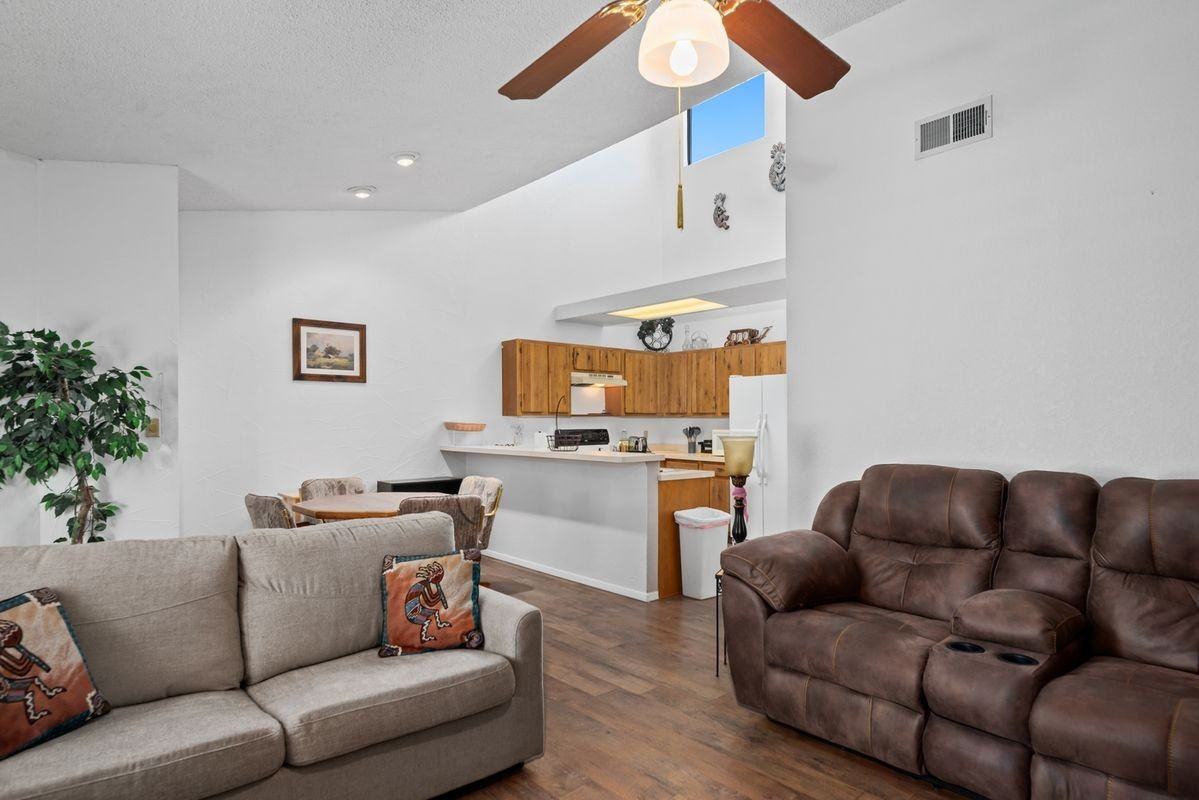107 Niblic Ct - Photo 5 of 25