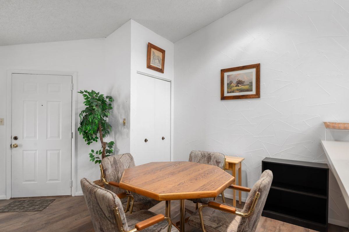 107 Niblic Ct - Photo 7 of 25