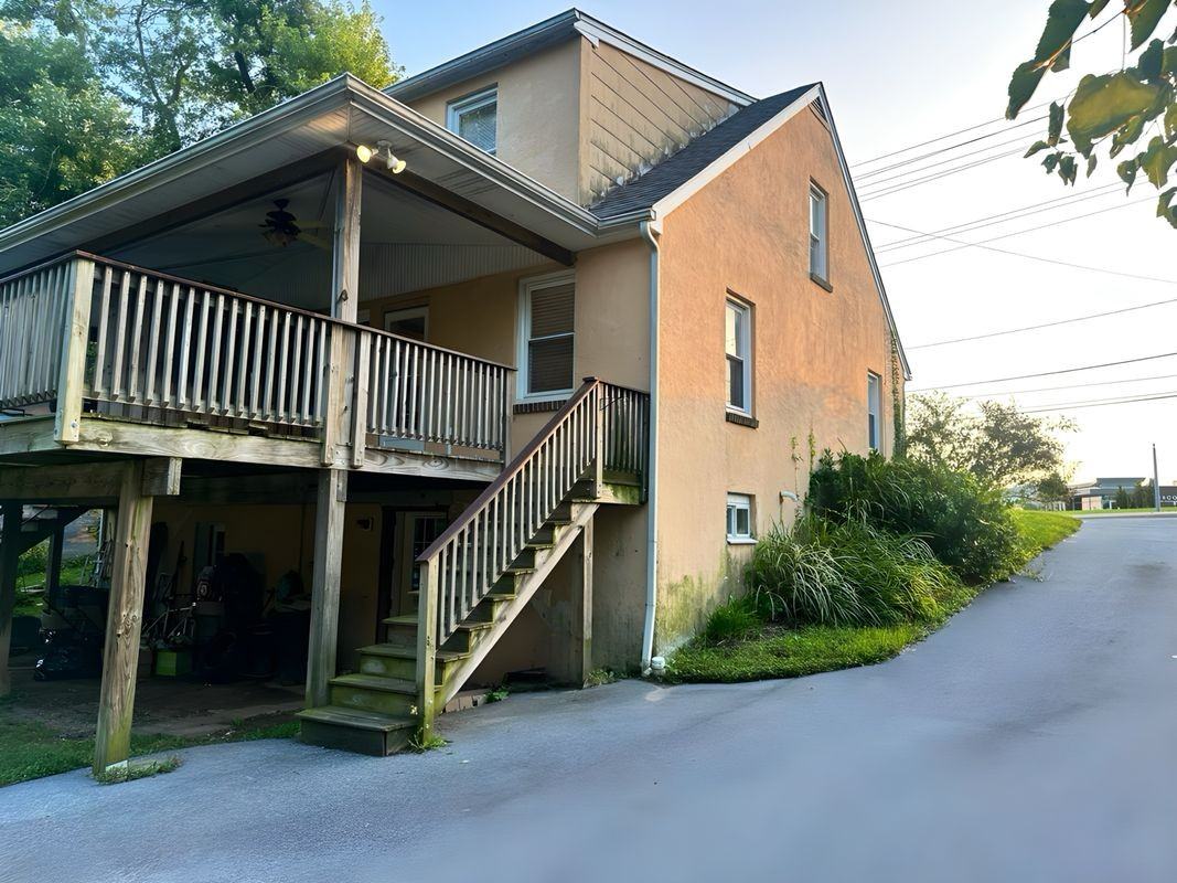 15631 Hanover Pike - Photo 2 of 19