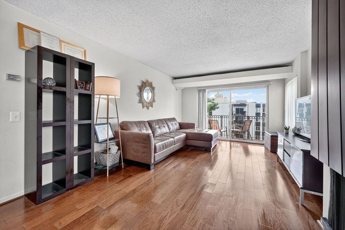 60 South Van Dorn Street ##519