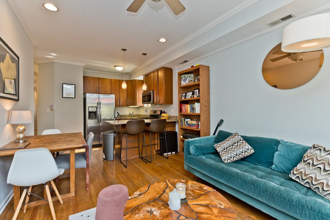 2715 N Sawyer Ave #2 - Photo 3 of 10