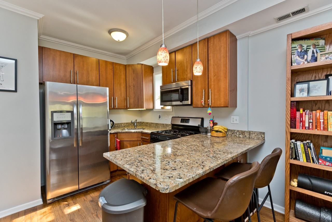 2715 N Sawyer Ave #2 - Photo 4 of 10