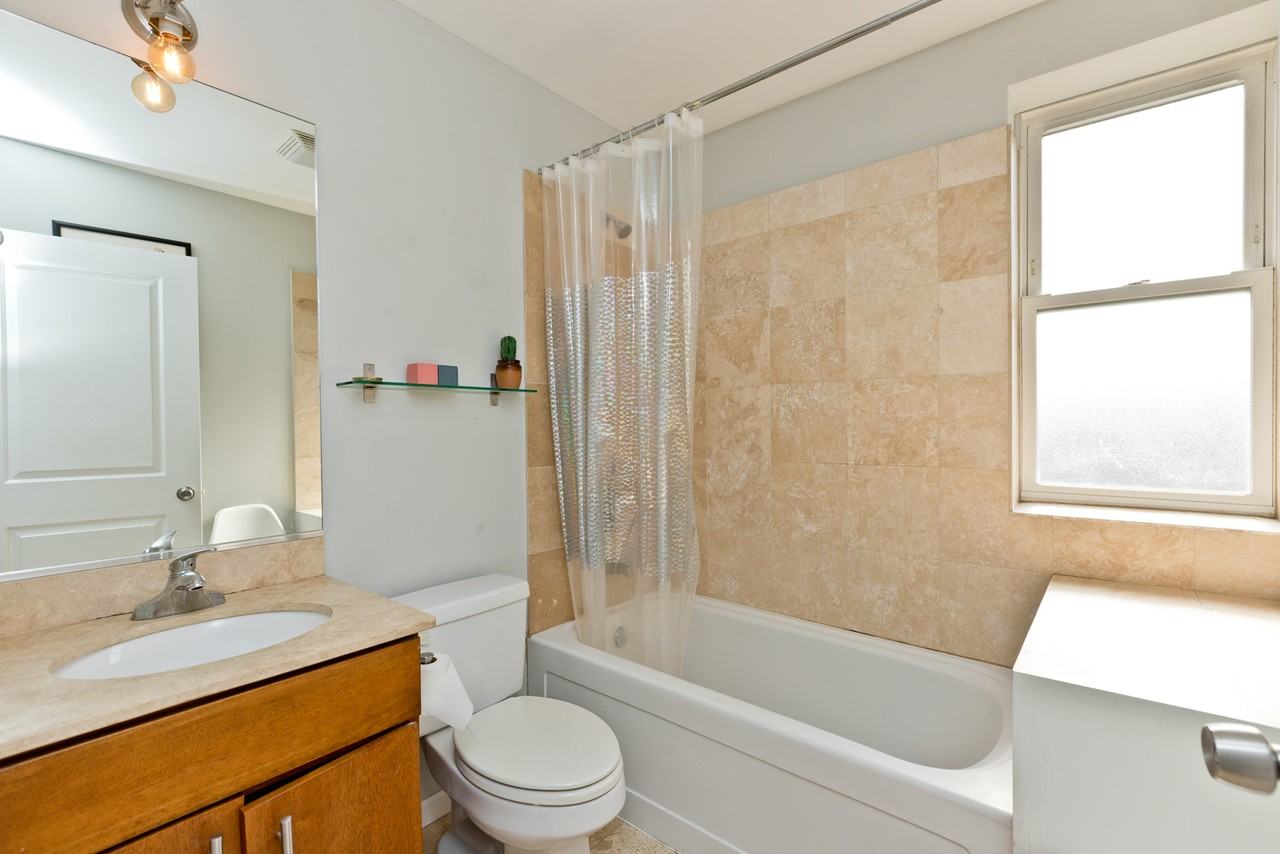 2715 N Sawyer Ave #2 - Photo 7 of 10