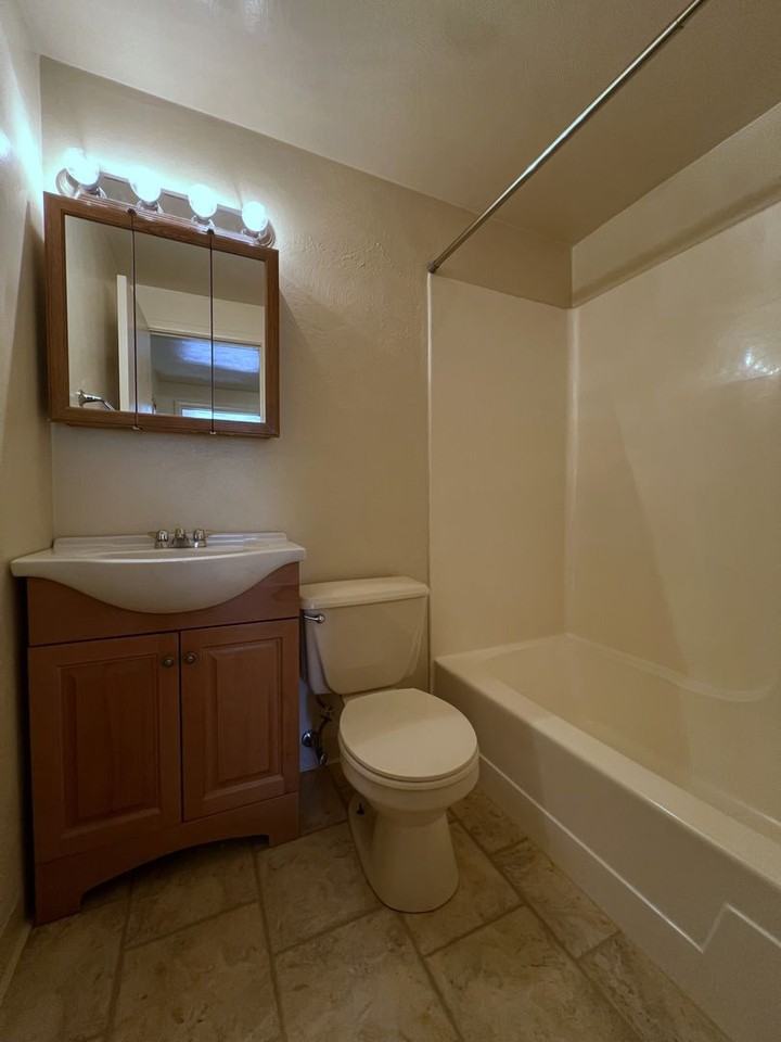 413 Millers Ln #B - Photo 7 of 10