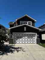 featured image of 8 Martha'S Meadow Pl Ne