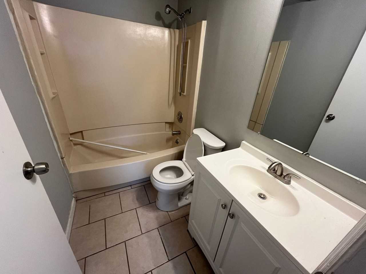 1515 Retreat St - Photo 5 of 6