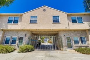 Mid-Century Property Amid South LA’s Vital Commercial Corridor - Photo 1 of 1