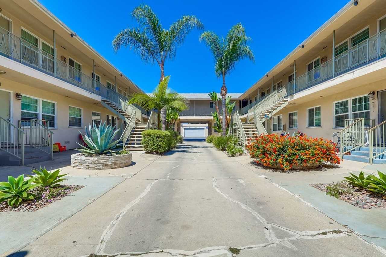 Mid-Century Property Amid South LA’s Vital Commercial Corridor - Photo 3 of 4