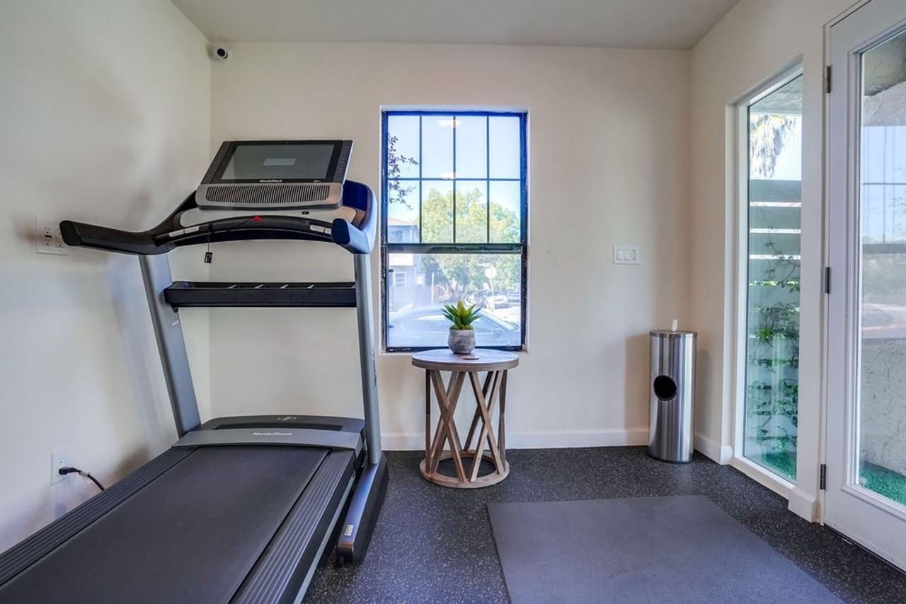 4060 S Hoover St #4060-302 - Photo 6 of 22