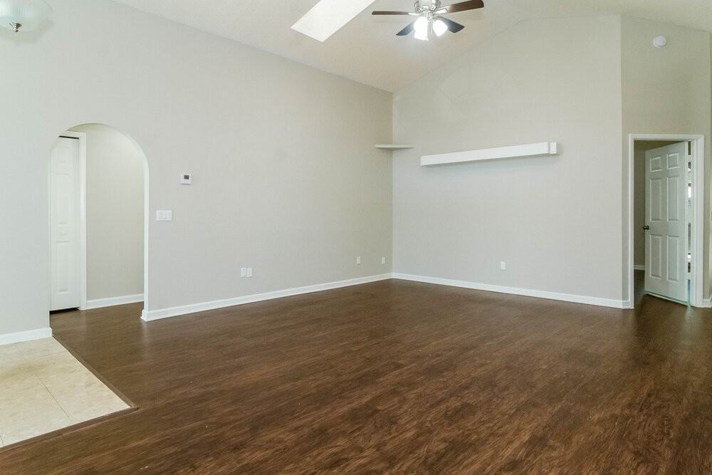 2127 Newt St - Photo 3 of 15