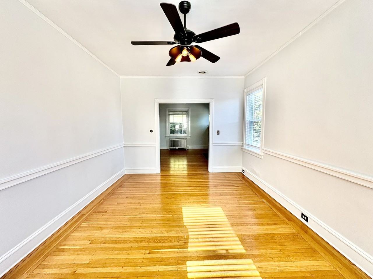 527 N Sheppard St - Photo 3 of 10