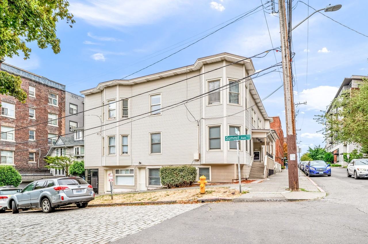 East Union Apartments | Updated Homes Steps from Pike/Pine - Photo 3 of 4