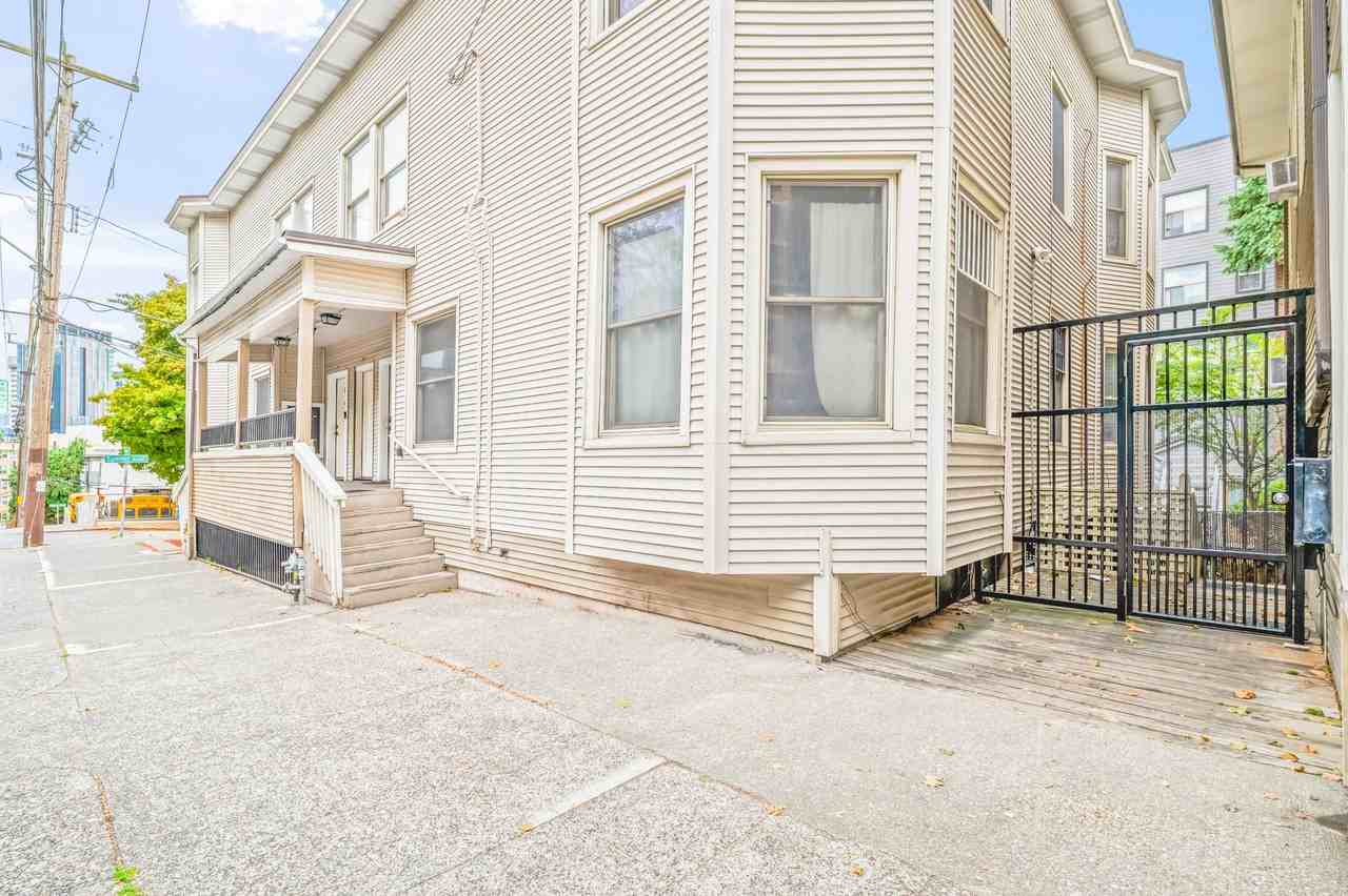 East Union Apartments | Updated Homes Steps from Pike/Pine - Photo 4 of 4