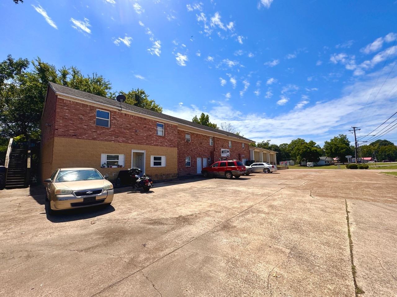 900 Highway 367 N - Photo 2 of 9