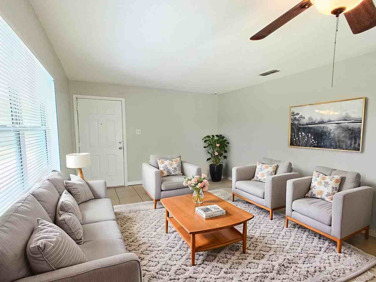 2427 Chase Ave #B - Photo 2 of 8