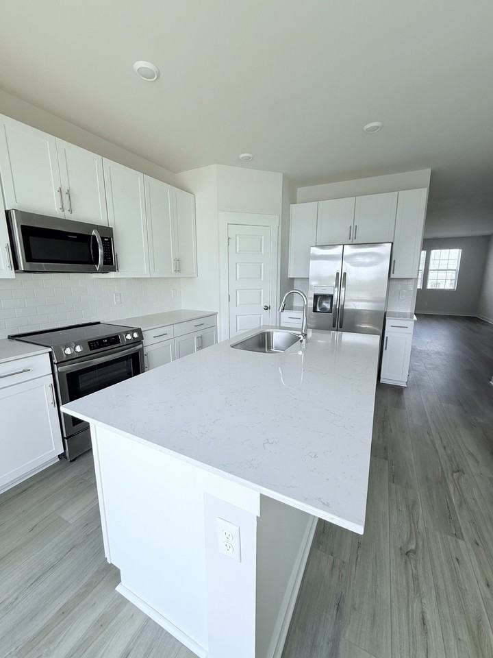 420 Seneca St #420 - Photo 2 of 13