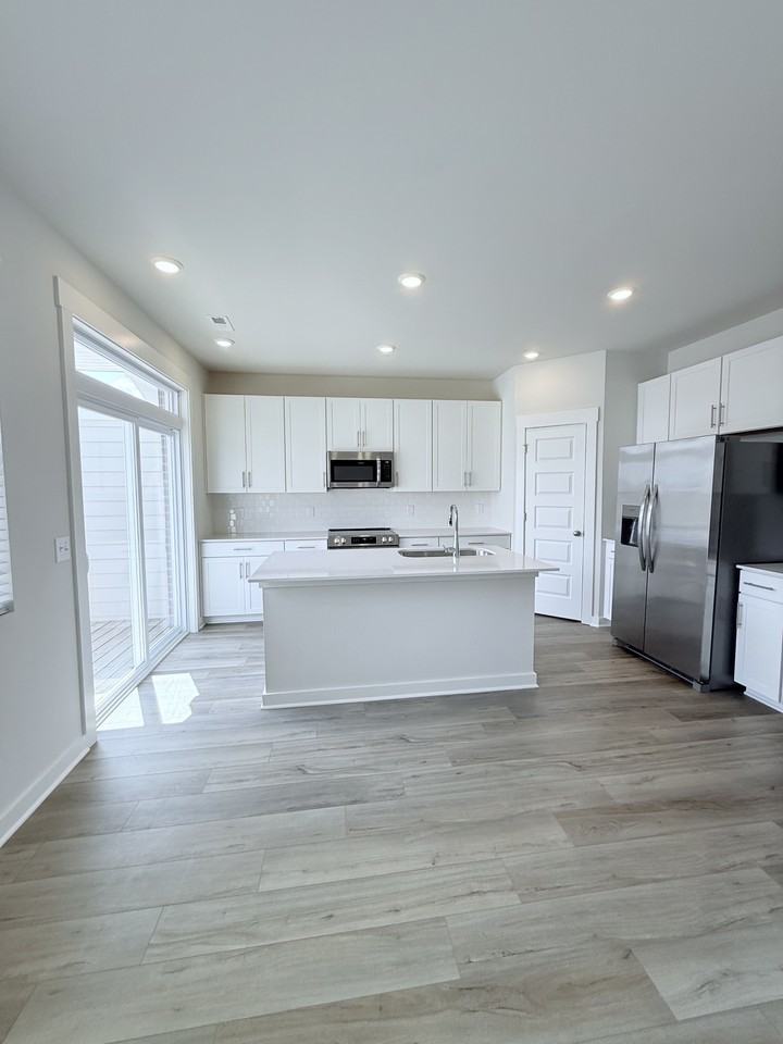 420 Seneca St #420 - Photo 3 of 13