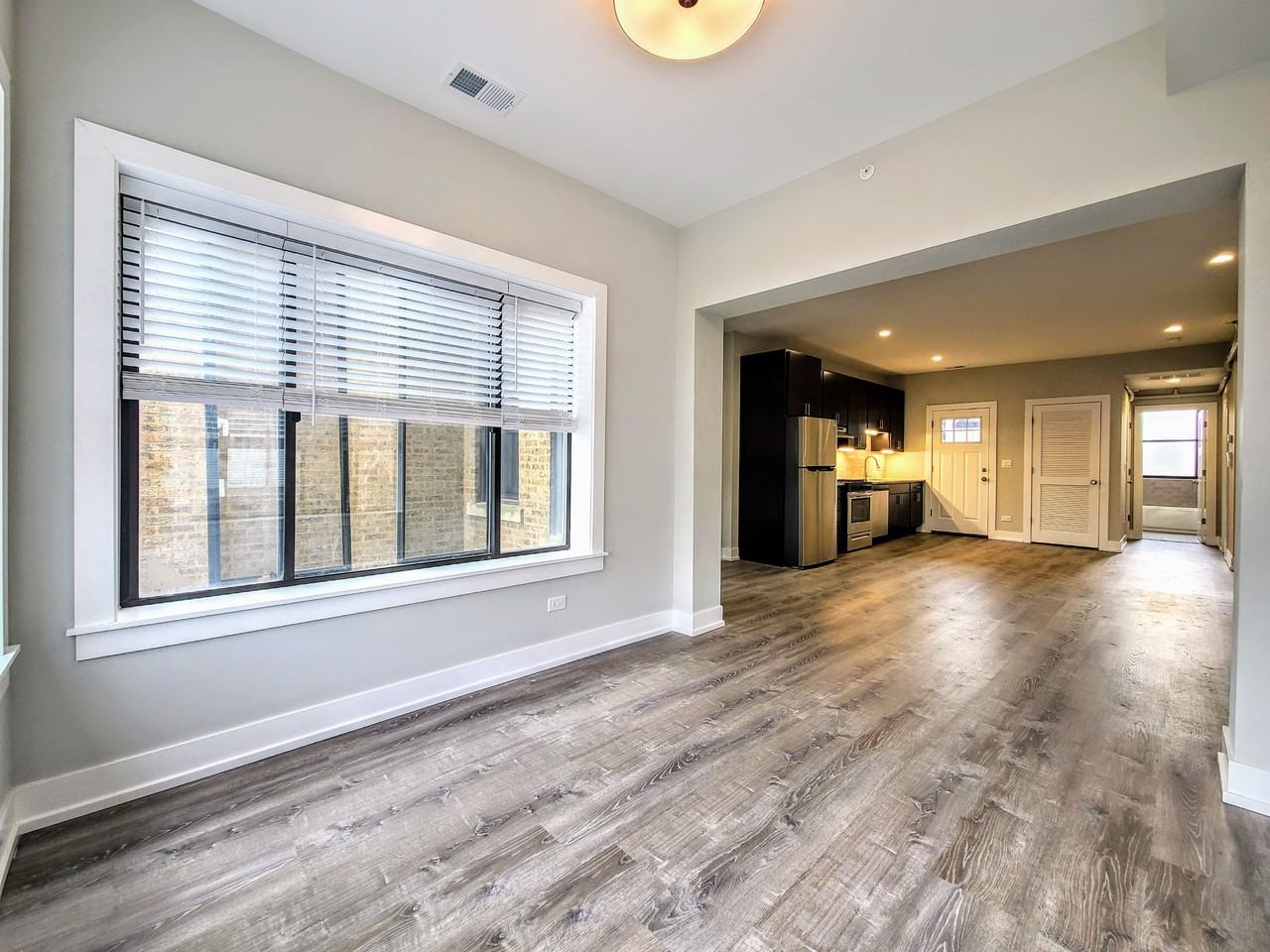 918 Crain St - Photo 4 of 5