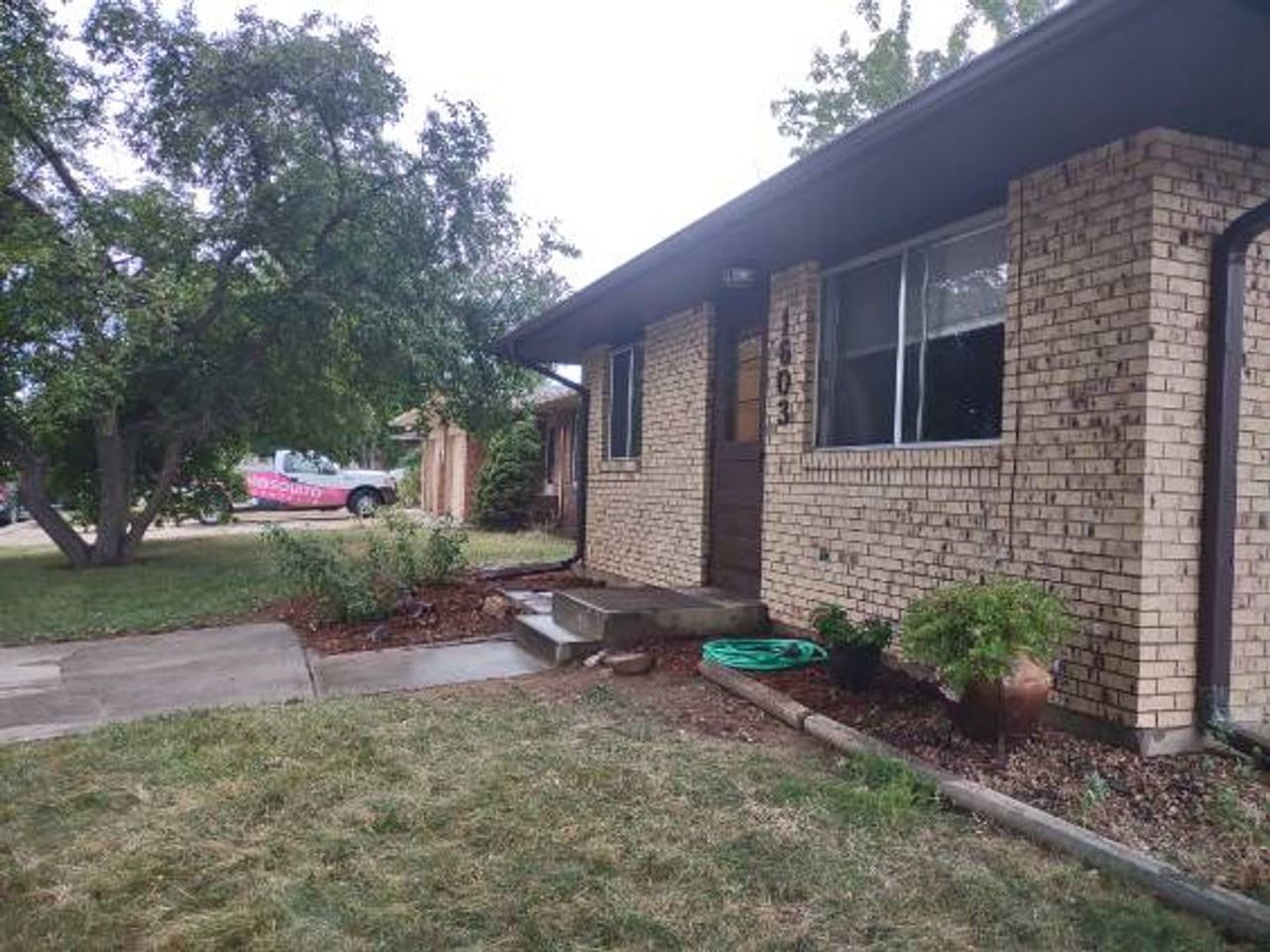 1601 Azalea Dr - Photo 2 of 7