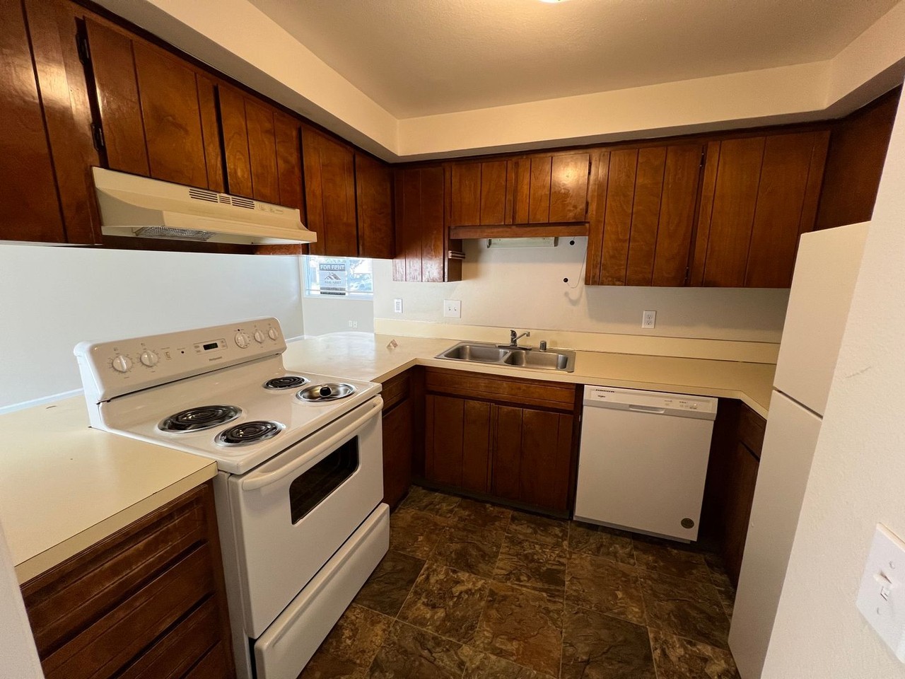 16th Ave. Condos - Photo 2 of 17