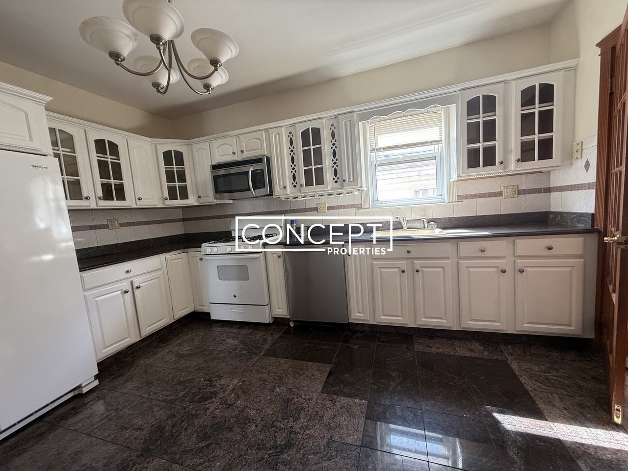 7 Bentham Rd #2 - Photo 5 of 18