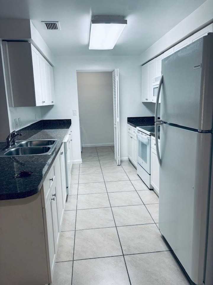 The Mirage Apartments - Photo 3 of 33