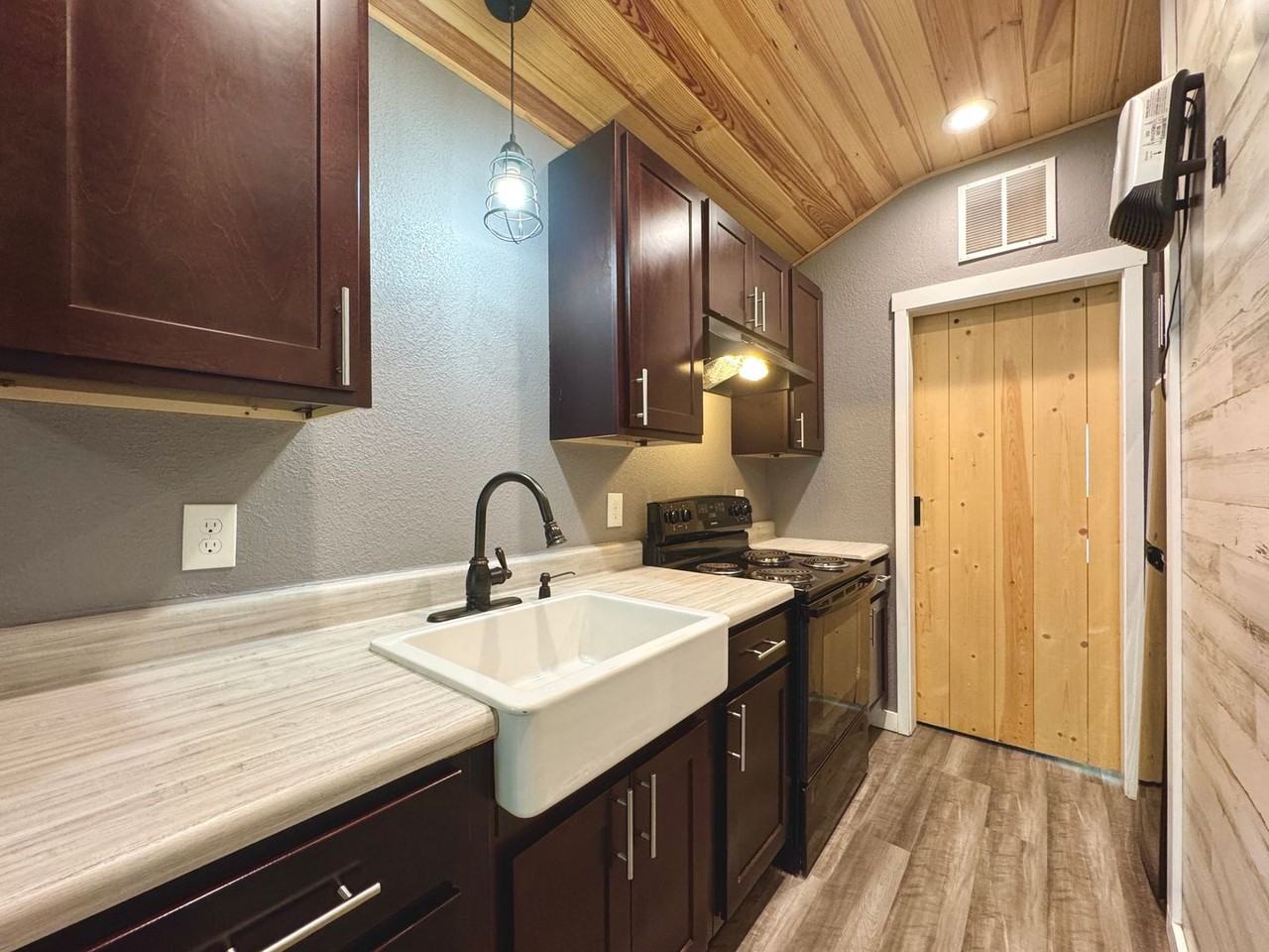 213 West Wright Street - Photo 5 of 10