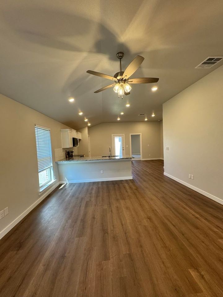 3002 Buckthorn Dr - Photo 3 of 17